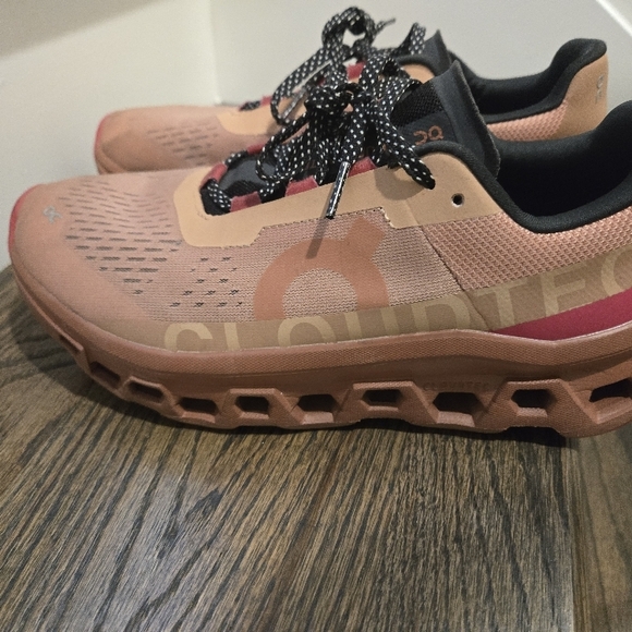 On Cloudflow Running Shoes - Pink and Black - Picture 1 of 4